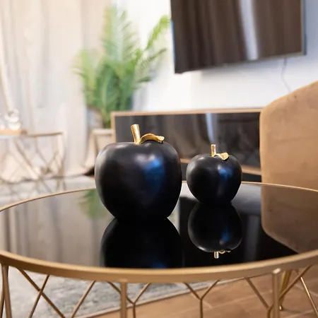 Appartement Glamorous, Renovated 3-bedroom In *