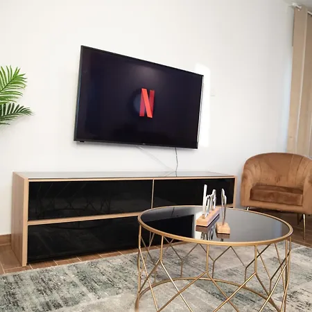 Glamorous, Renovated 3-bedroom In Appartement Nicosie