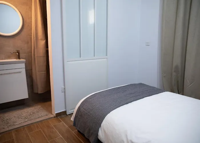 Glamorous, Renovated 3-bedroom In *