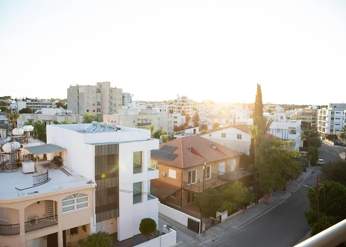 Glamorous, Renovated 3-bedroom In Apartamento