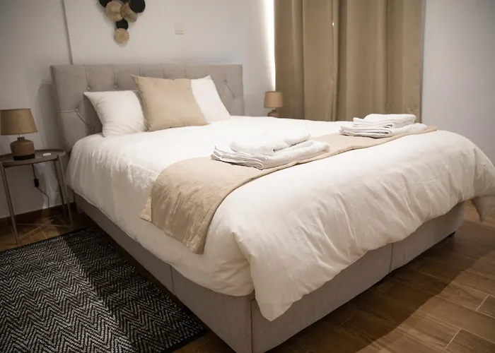 Glamorous, Renovated 3-bedroom In Apartamento *