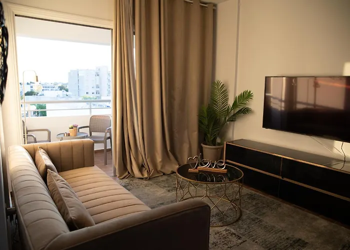 Apartamento Glamorous, Renovated 3-bedroom In