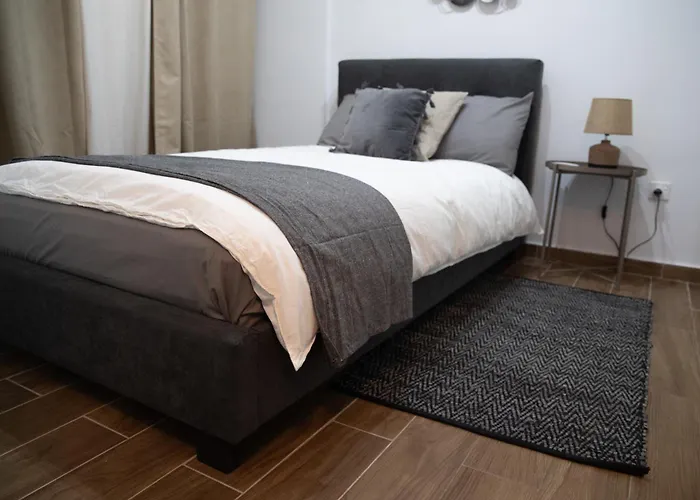 Glamorous, Renovated 3-bedroom In Apartamento *