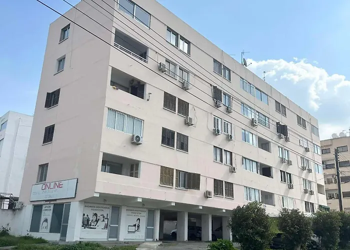 Glamorous, Renovated 3-bedroom In * Nicosia