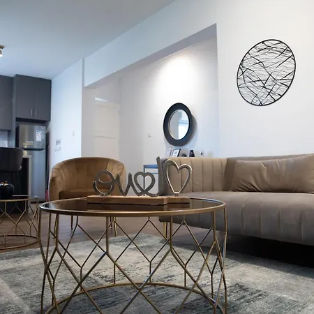 Apartman Glamorous, Renovated 3-bedroom In *