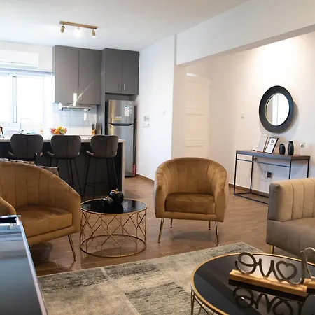 Glamorous, Renovated 3-bedroom In Apartman Nicosia