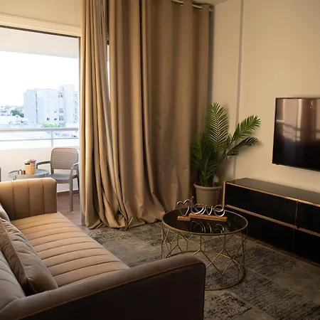 Daire Glamorous, Renovated 3-bedroom In