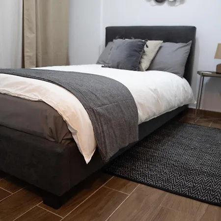 Glamorous, Renovated 3-bedroom In アパート *