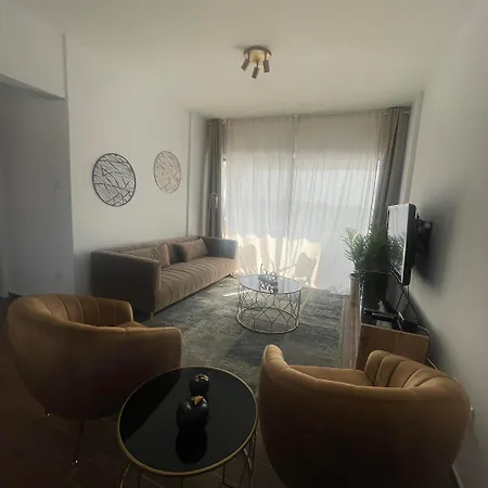 Glamorous, Renovated 3-bedroom In Daire *