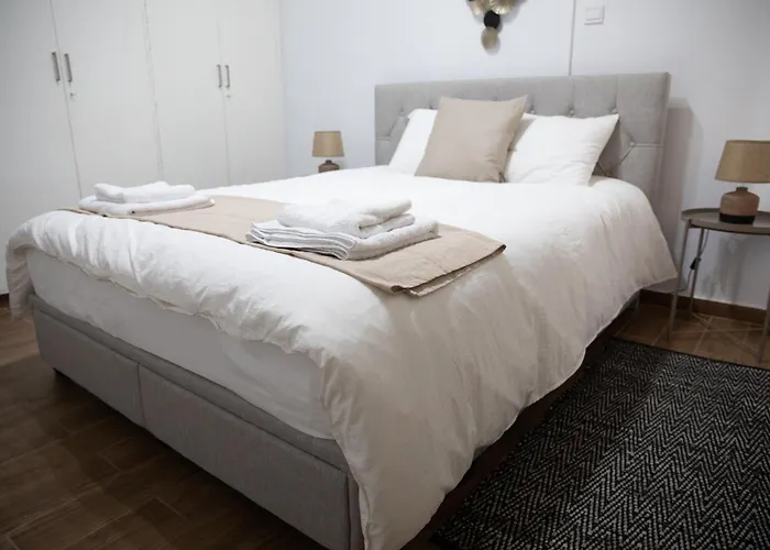 アパート Glamorous, Renovated 3-bedroom In