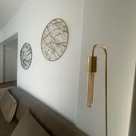 Glamorous, Renovated 3-bedroom In *