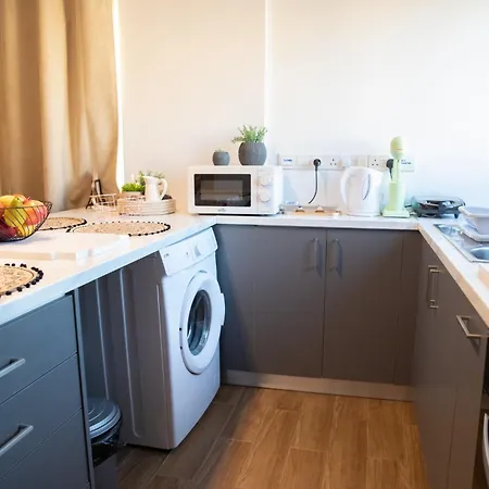 Glamorous, Renovated 3-bedroom In ניקוסיה