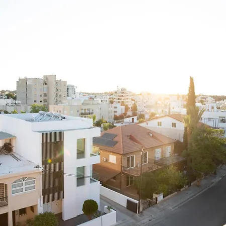 Glamorous, Renovated 3-bedroom In דירה