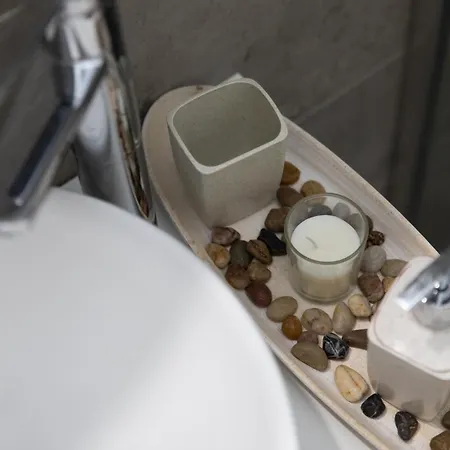 Glamorous, Renovated 3-bedroom In *